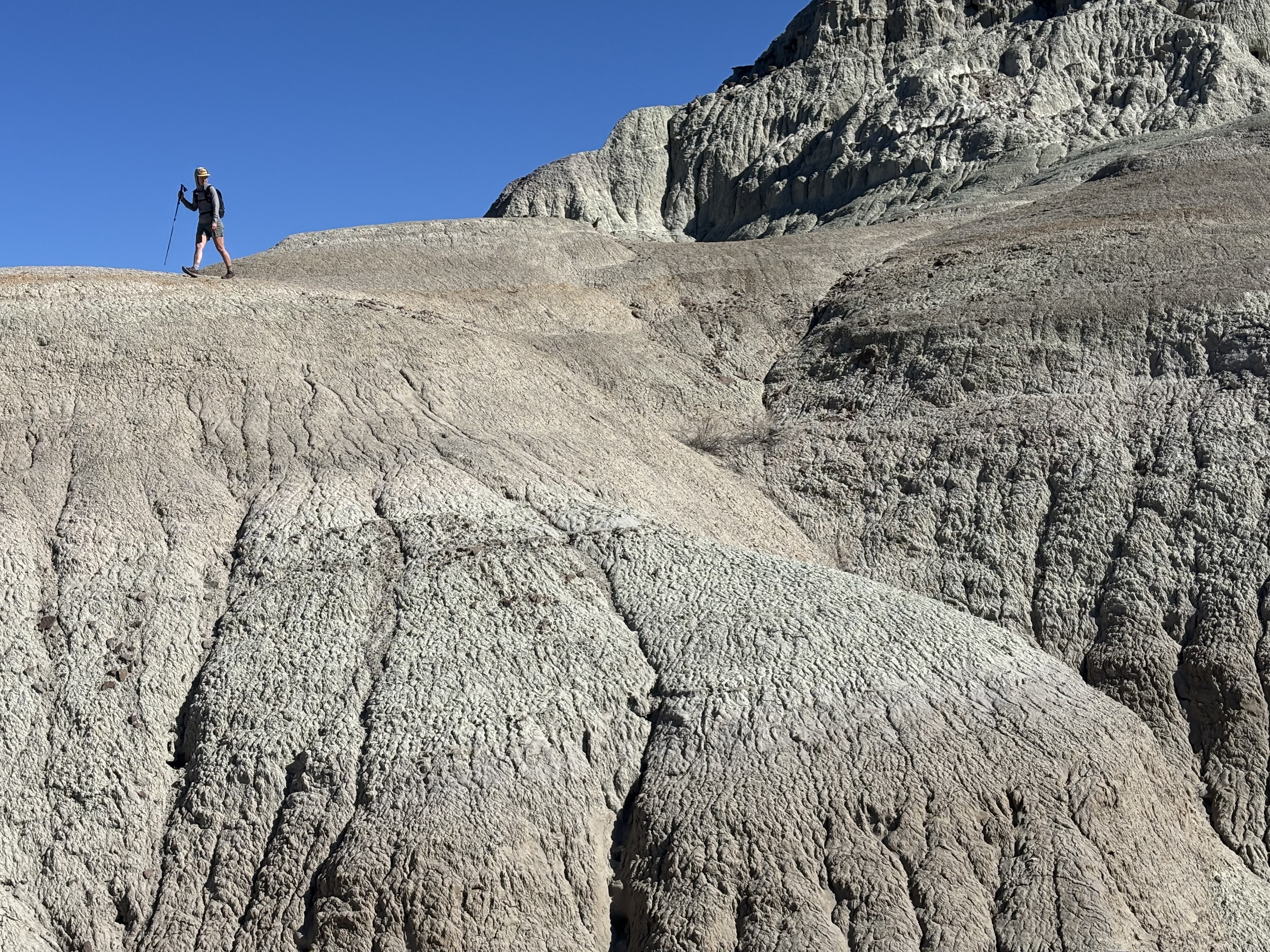 Fantastic badlands hiking can be had along either rim.